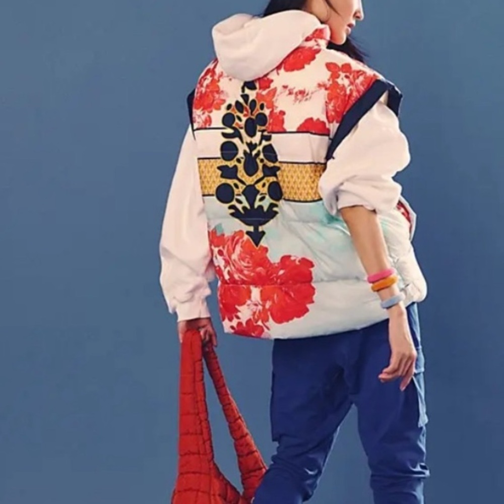 Catch live show for specials on Free People Movement puffers. Pippas & packables - Picture 3 of 17